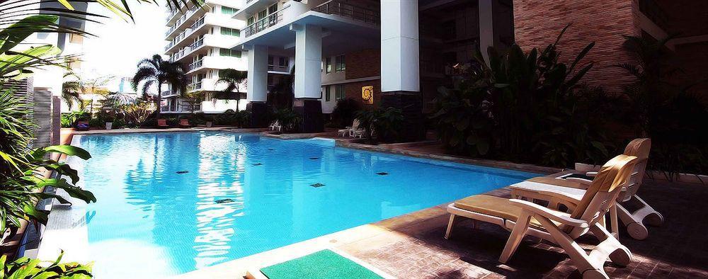 The Capital Resort @ Sukhumvit 50 Bangkok Eksteriør bilde Swimming pool