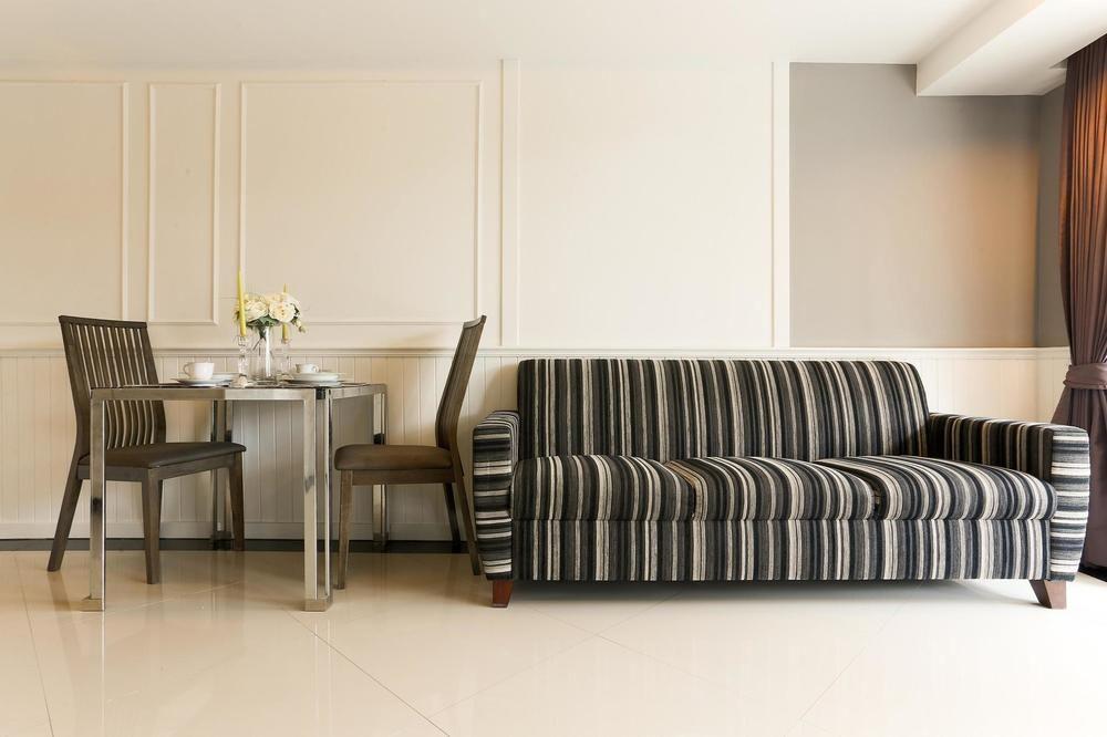 The Capital Resort @ Sukhumvit 50 Bangkok Eksteriør bilde A WAINWRIGHT sofa