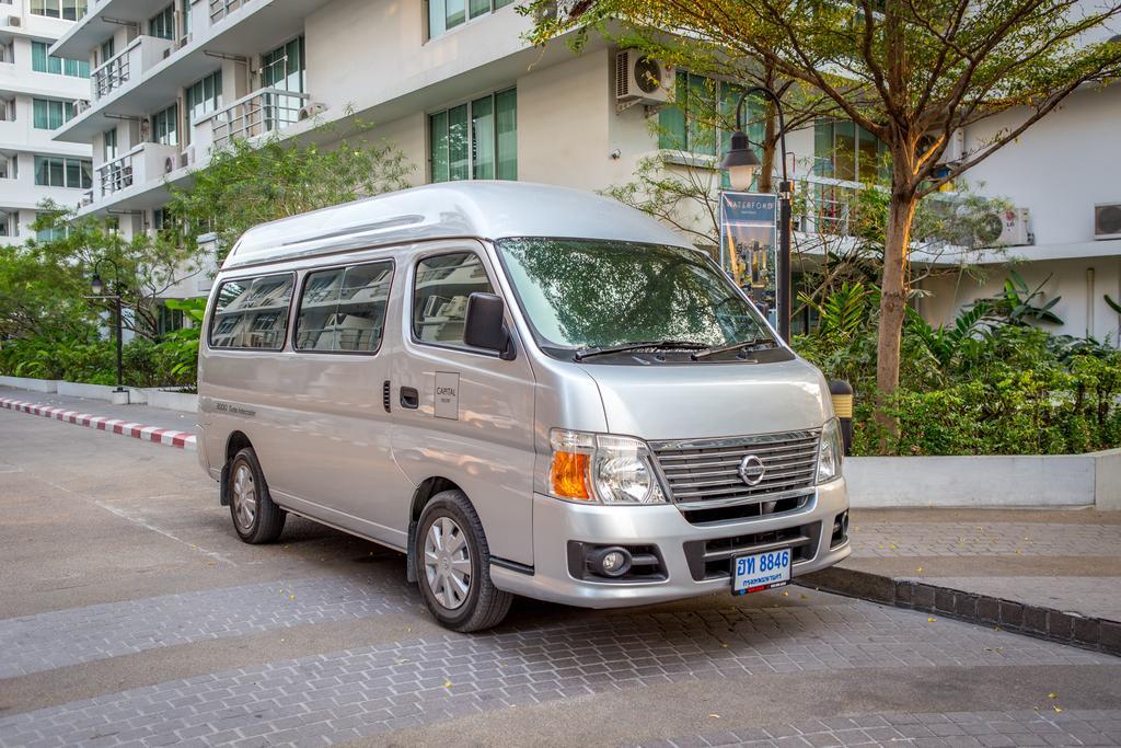 The Capital Resort @ Sukhumvit 50 Bangkok Eksteriør bilde 2015 Nissan Urvan