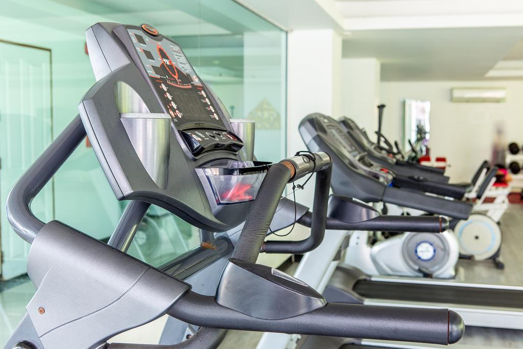 The Capital Resort @ Sukhumvit 50 Bangkok Eksteriør bilde Treadmills in a gym