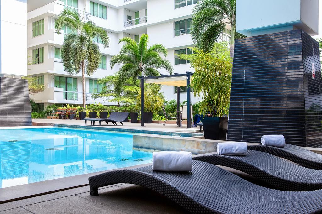 The Capital Resort @ Sukhumvit 50 Bangkok Eksteriør bilde The swimming pool at the hotel