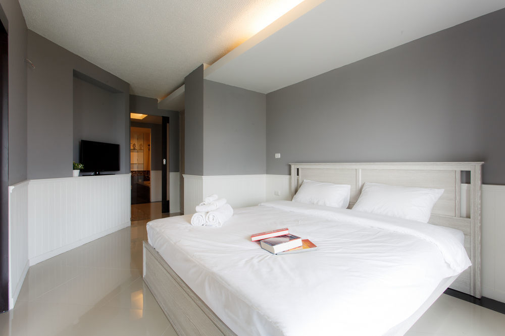 The Capital Resort @ Sukhumvit 50 Bangkok Eksteriør bilde A bedroom in a hotel
