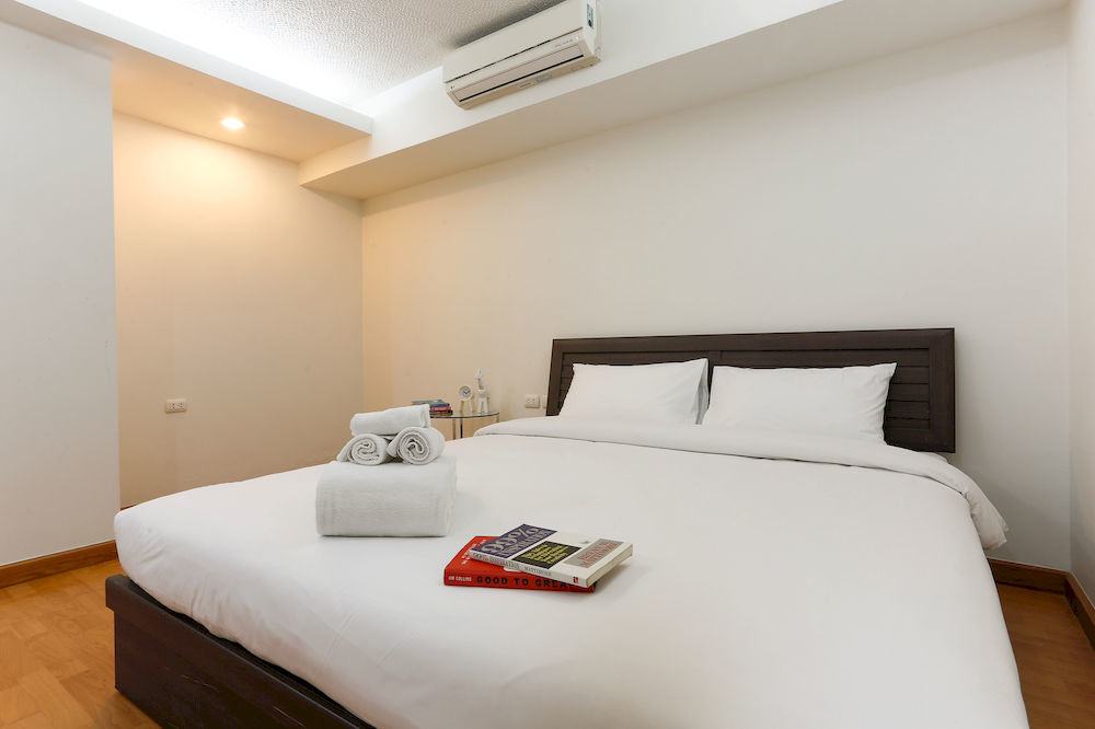 The Capital Resort @ Sukhumvit 50 Bangkok Eksteriør bilde A bedroom at a hotel in Bangkok, Thailand