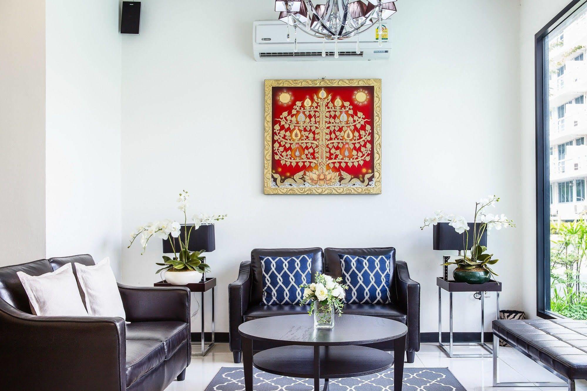 The Capital Resort @ Sukhumvit 50 Bangkok Eksteriør bilde The interior of the Thai Embassy in Singapore