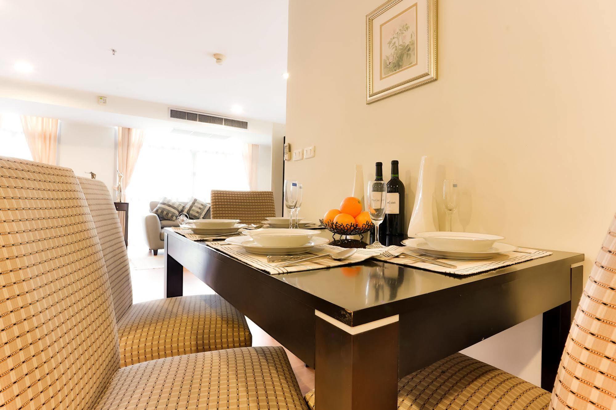 The Capital Resort @ Sukhumvit 50 Bangkok Eksteriør bilde A dining room