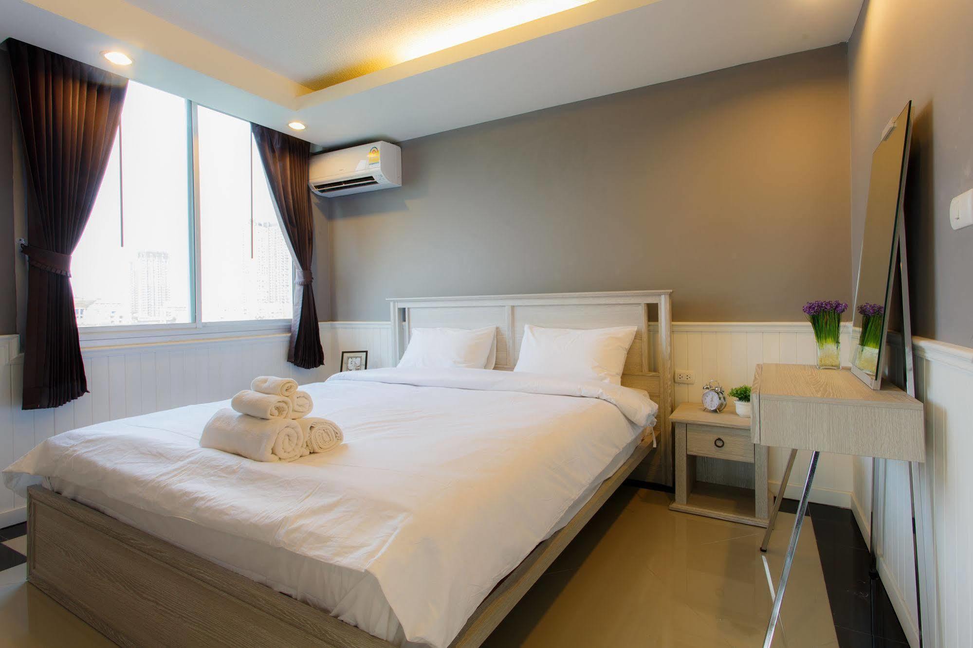 The Capital Resort @ Sukhumvit 50 Bangkok Eksteriør bilde A bedroom in a hotel