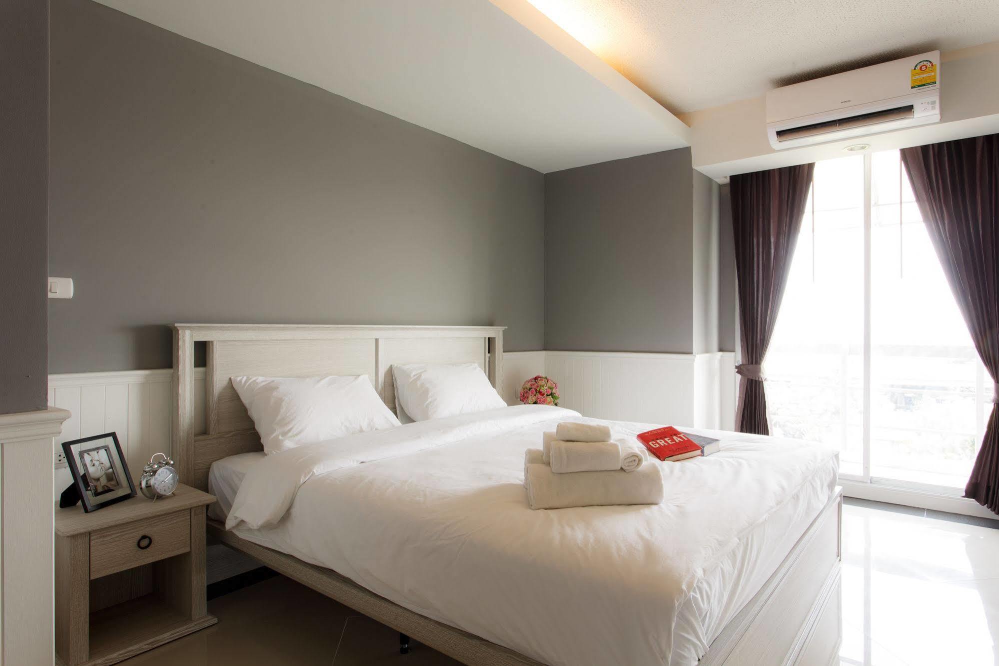 The Capital Resort @ Sukhumvit 50 Bangkok Eksteriør bilde A bedroom in a hotel
