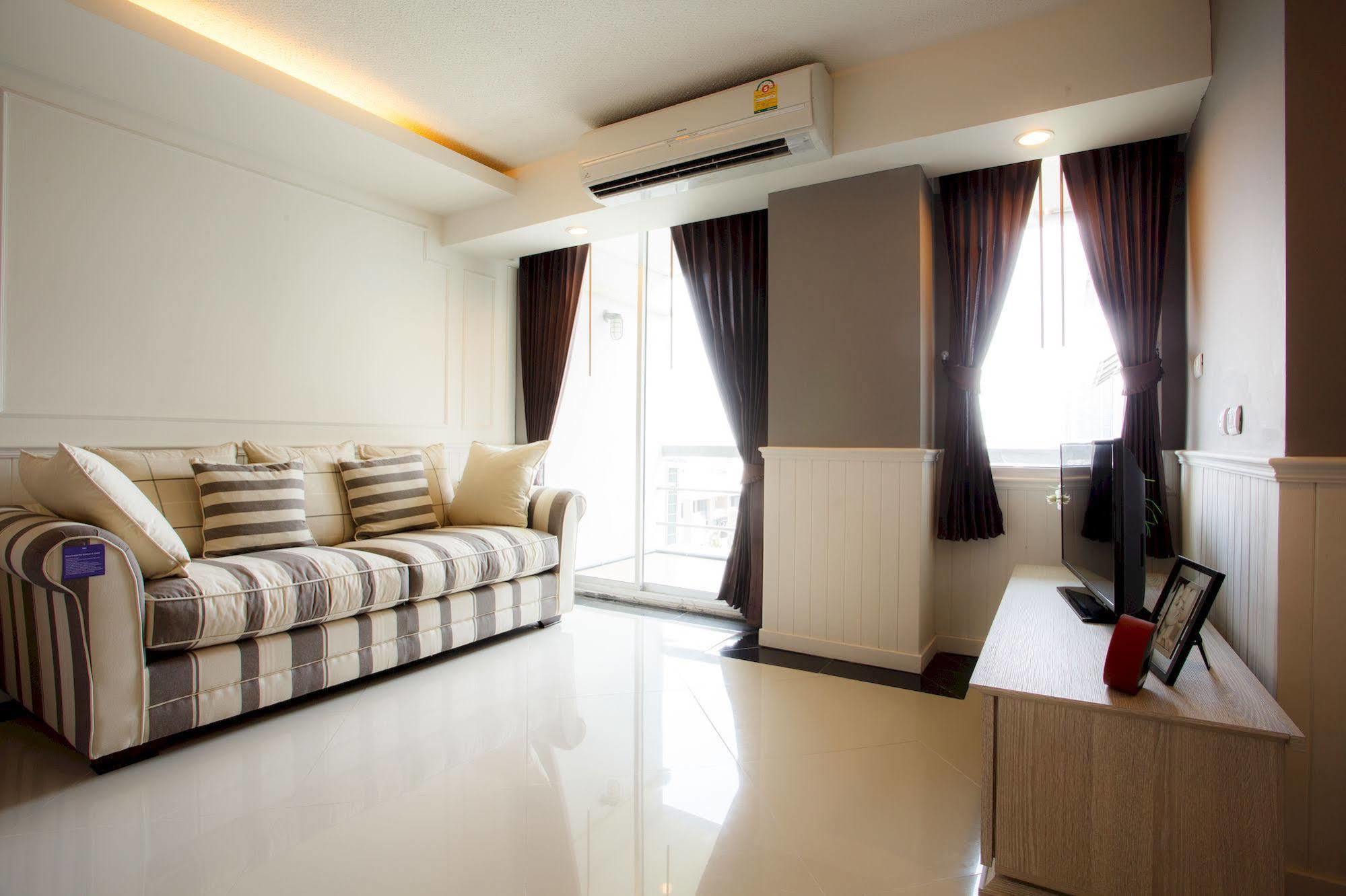 The Capital Resort @ Sukhumvit 50 Bangkok Eksteriør bilde A living room in a condominium